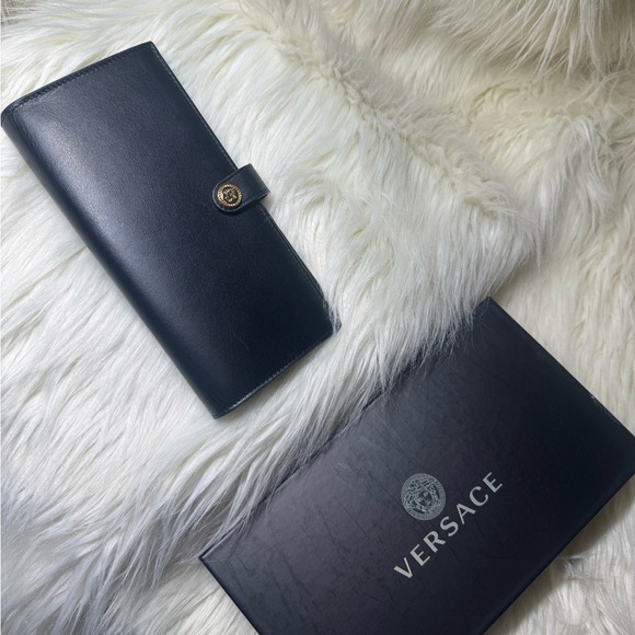 Versace Black Leather Vitello Long Wallet with Gold Snap. New in Box - Picture 5 of 5